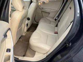 Volvo XC 60 2.4D DRIVe Momentum - 16