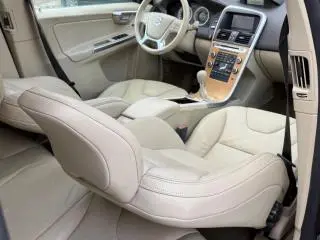 Volvo XC 60 2.4D DRIVe Momentum - 24