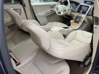 Volvo XC 60 2.4D DRIVe Momentum - 25