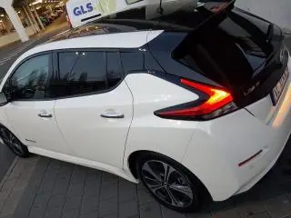 VAND Nissan Leaf Tekna Special in garantie,full opt.,biton alb perlat cu negru