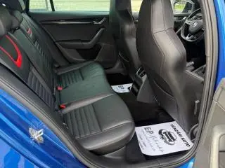 Skoda Octavia Combi 2.0 TDI (Green tec) RS - 9
