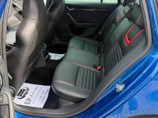 Skoda Octavia Combi 2.0 TDI (Green tec) RS - 16