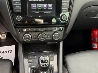 Skoda Octavia Combi 2.0 TDI (Green tec) RS - 20