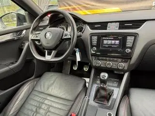 Skoda Octavia Combi 2.0 TDI (Green tec) RS - 23