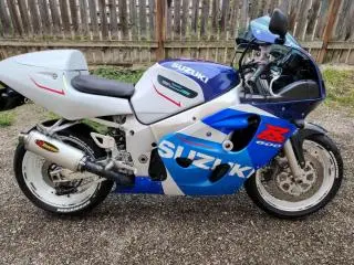 SUZUKI GSXR 600 ! ca NOU