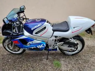 SUZUKI GSXR 600 ! ca NOU