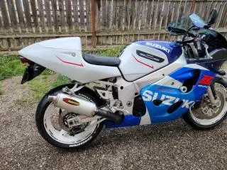 SUZUKI GSXR 600 ! ca NOU
