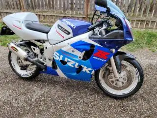 SUZUKI GSXR 600 ! ca NOU