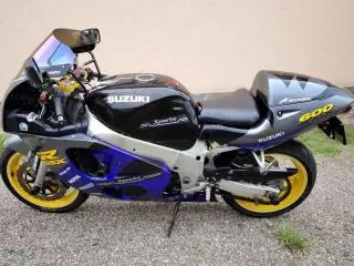 SUZUKI GSXR 600 ! stare FOARTE BUNA