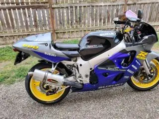SUZUKI GSXR 600 ! stare FOARTE BUNA