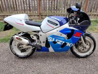 SUZUKI GSXR 600 ! ca NOU