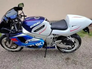 SUZUKI GSXR 600 ! ca NOU