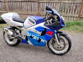 SUZUKI GSXR 600 ! ca NOU