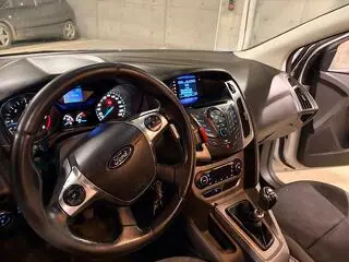 Ford Focus MK3 Sedan - 13