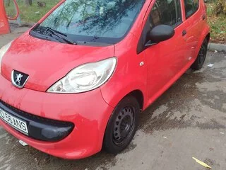 Vând Peugeot 107