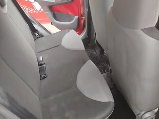 Vând Peugeot 107 - 12