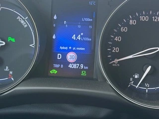 Vând Toyota C-HR Hybrid - 6