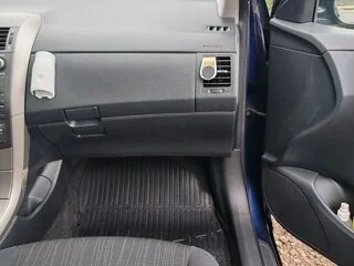 Vând Toyota Corolla 1,6 benzină 2007 - 8