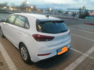 Vand Hyundai i30 1.5 DPI, cutie de viteze manuala