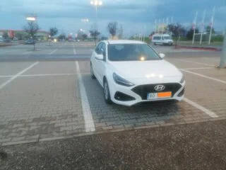 Vand Hyundai i30 1.5 DPI, cutie de viteze manuala