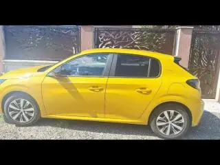Peugeot 208/2023, 4685 km, 16800 euro