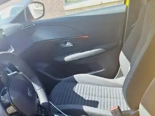 Peugeot 208/2023, 4685 km, 16800 euro - 8