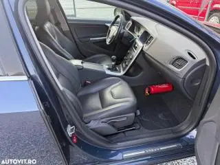 Volvo V60 DRIVe Start-Stop Momentum - 13