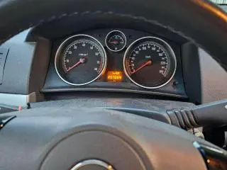 Opel Astra H Sedan
