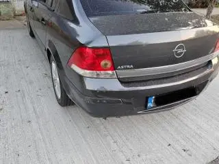 Opel Astra H Sedan