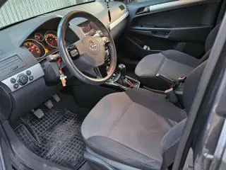Opel Astra H Sedan - 6