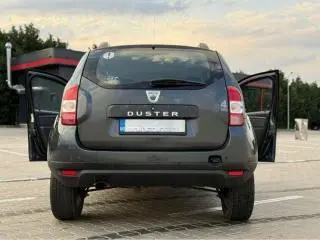 Vând Dacia Duster - aprox. 58 000 km - 4x4