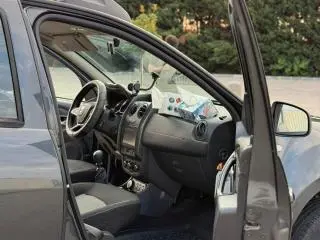 Vând Dacia Duster - aprox. 58 000 km - 4x4 - 10