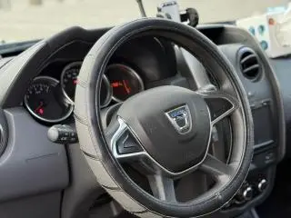 Vând Dacia Duster - aprox. 58 000 km - 4x4 - 12