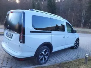 Ford tourneo connect LWB active