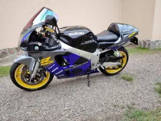 SUZUKI GSXR 600 ! stare FOARTE BUNA