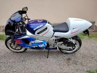 SUZUKI GSXR 600 ! ca NOU