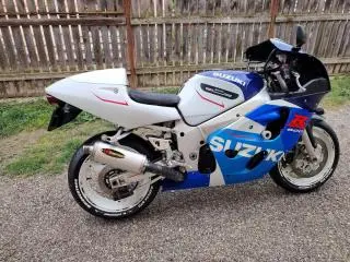 SUZUKI GSXR 600 ! ca NOU
