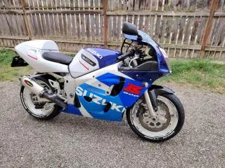 SUZUKI GSXR 600 ! ca NOU