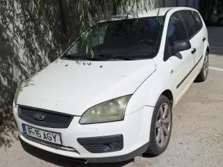 Ford focus An 2005 mai multe detalii la telefon