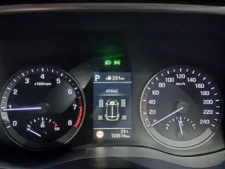 Hyundai Tucson 1.6 T-GDI benzina, 177 CP, 4WD, automata –Luxury– - 15