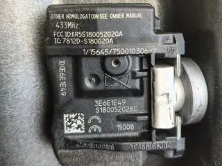 Jante aliaj 17 zoll marca Dezent, gama Volvo, cu senzori de presiune montati.