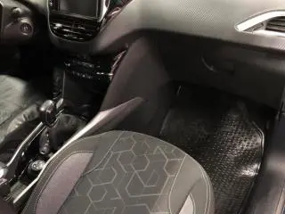 VadPeugeot 2008SUV - 9