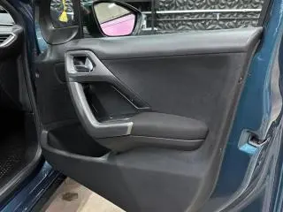 VadPeugeot 2008SUV - 14