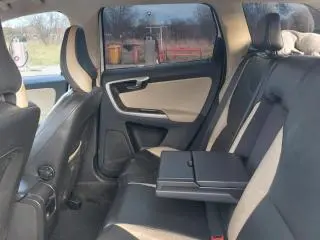 Volvo XC60 AWD - 8