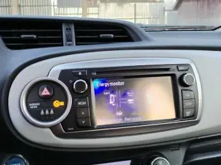 Toyota Yaris Hybrid 2014 - 11