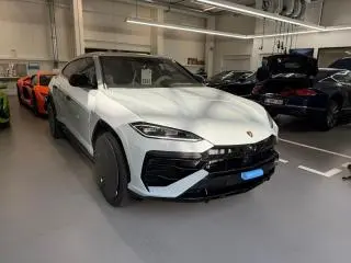 Lamborghini URUS SE