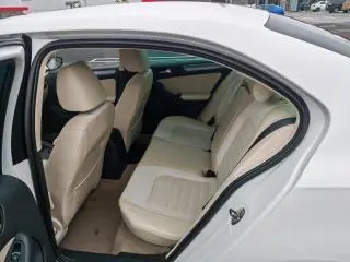 Vând Jetta MK6 1.4 TSI 122cp DSG Highline - 7