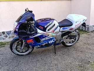 SUZUKI GSXR 600 ! ca NOU