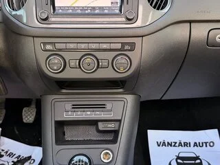 Volkswagen Tiguan 2.0 TDI SCR BlueMotion Technology Sport & Style - 24