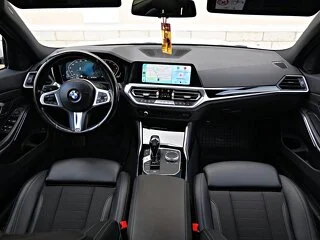 BMW 318d anul 2021 - 9